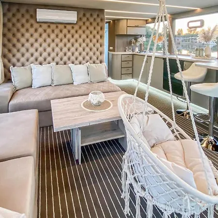 Nice Ship In Havelsee With House Sea View Botel Kutzkow