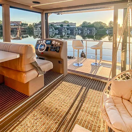 Nice Ship In Havelsee With House Sea View Botel 4*