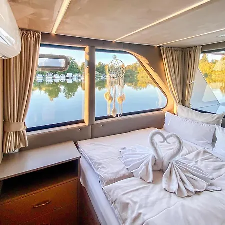 Botel Nice Ship In Havelsee With House Sea View 4*