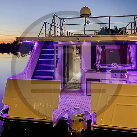 Nice Ship In Havelsee With House Sea View Botel 4*